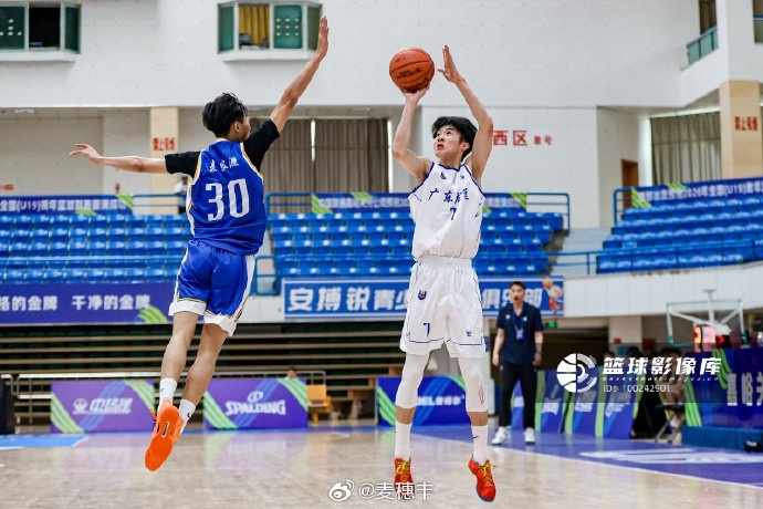 媒体人：广东男篮新秀夏振峰将前往广州龙狮男篮获针对性培养